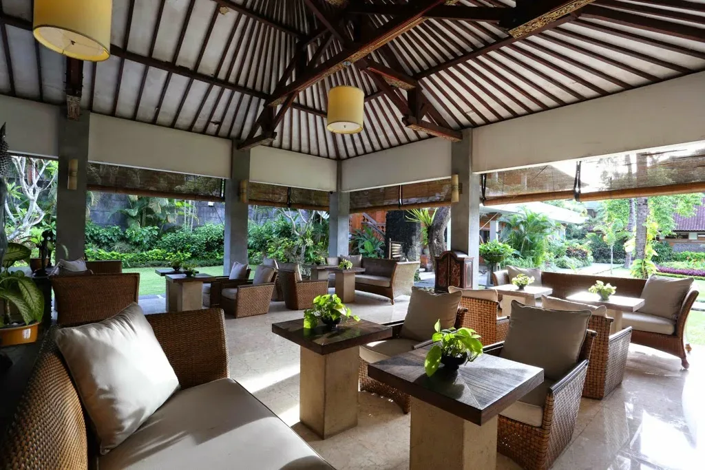 The Cakra Hotel 4