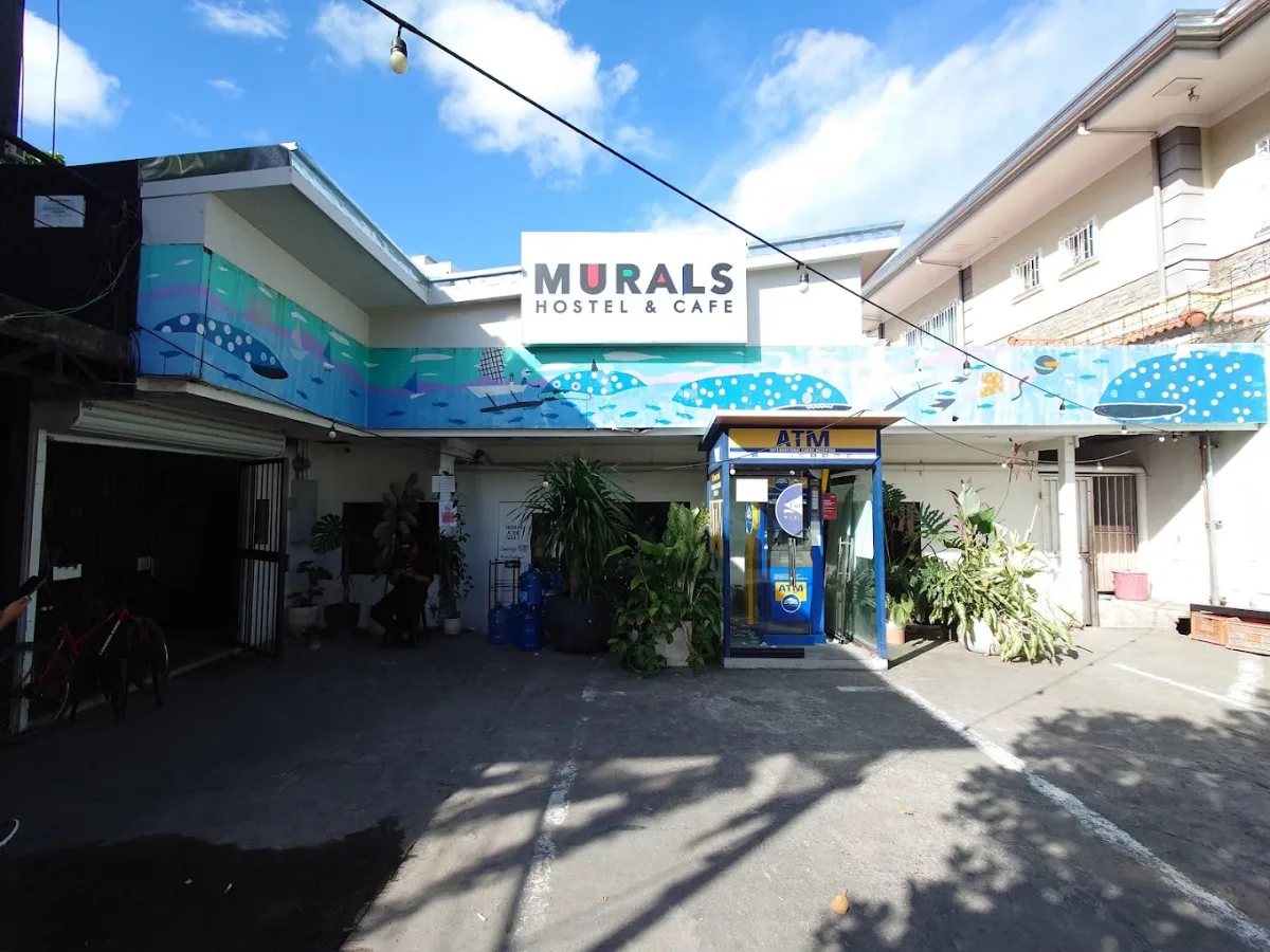 Murals Hostel & Café 3