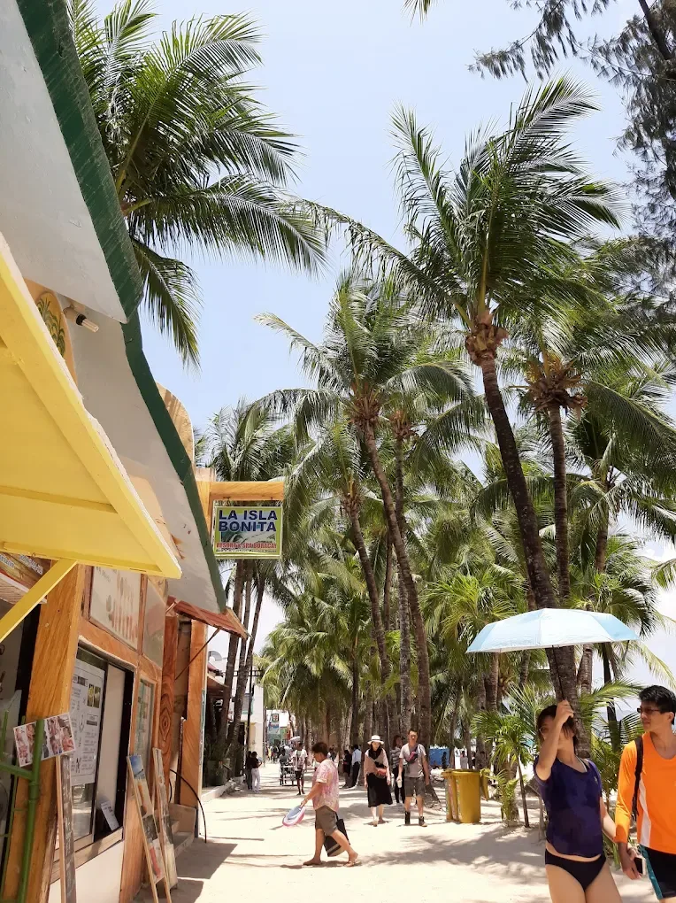 La Isla Bonita Resort Boracay 4