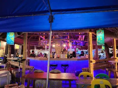 VHub Restobar - Restaurants - Station 3