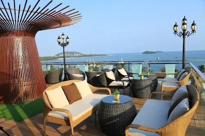 PH Rooftop Bar & Lounge