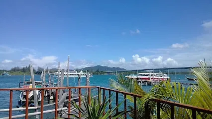 At Pier Hostel Lanta; Student Dormitory - Hotels - Saladan