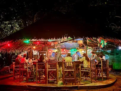 Sanctuary Beach Bar - Bars & Clubs - Saladan
