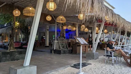 Agus Shipwreck Bar & Restaurant