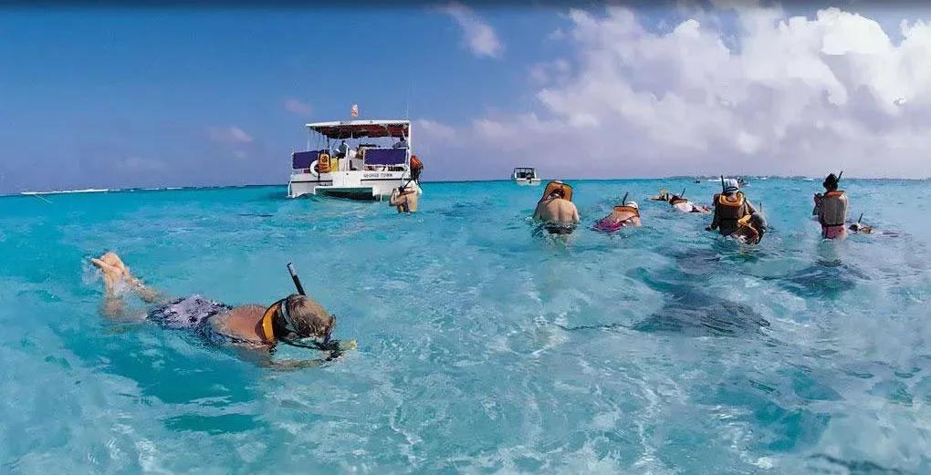 Bikini Island Club 4