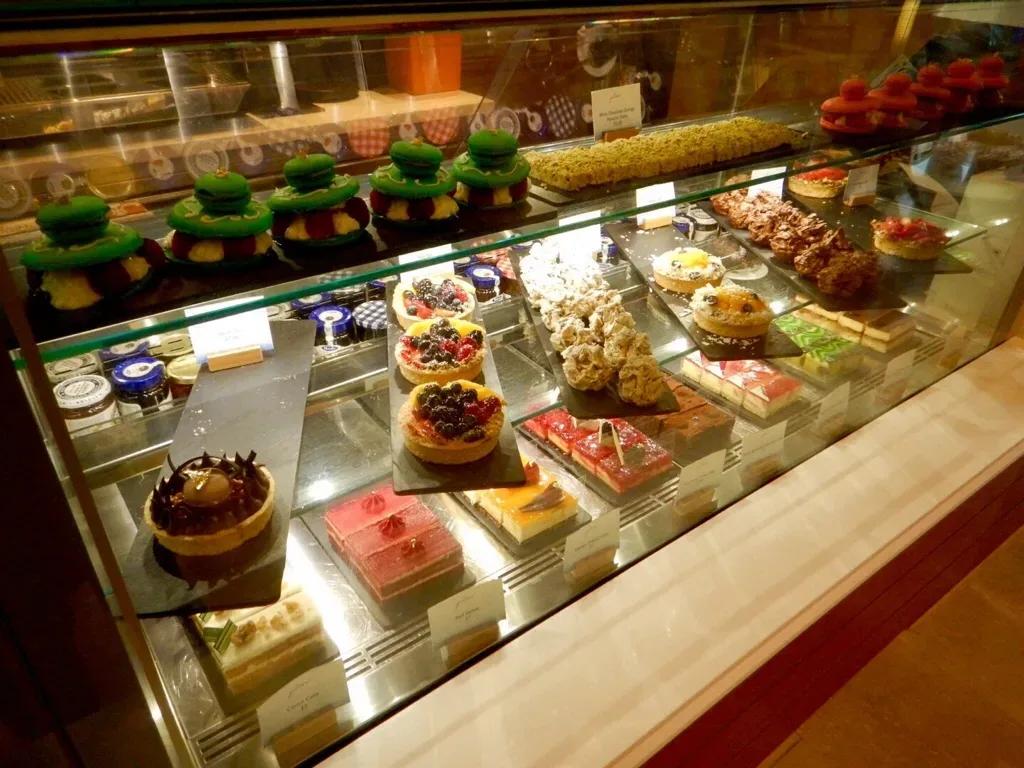 Dusit Gourmet 4