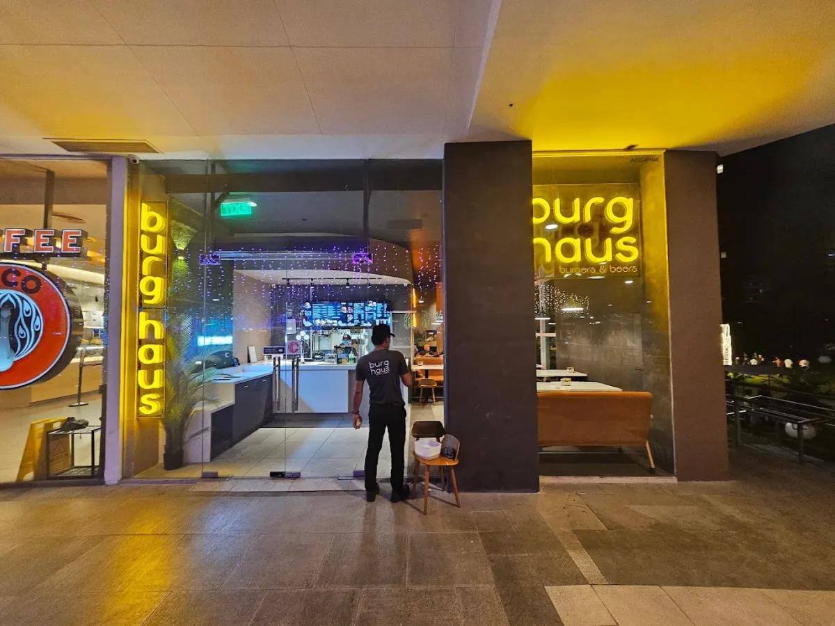 BURG HAUS Burgers & Beers 4