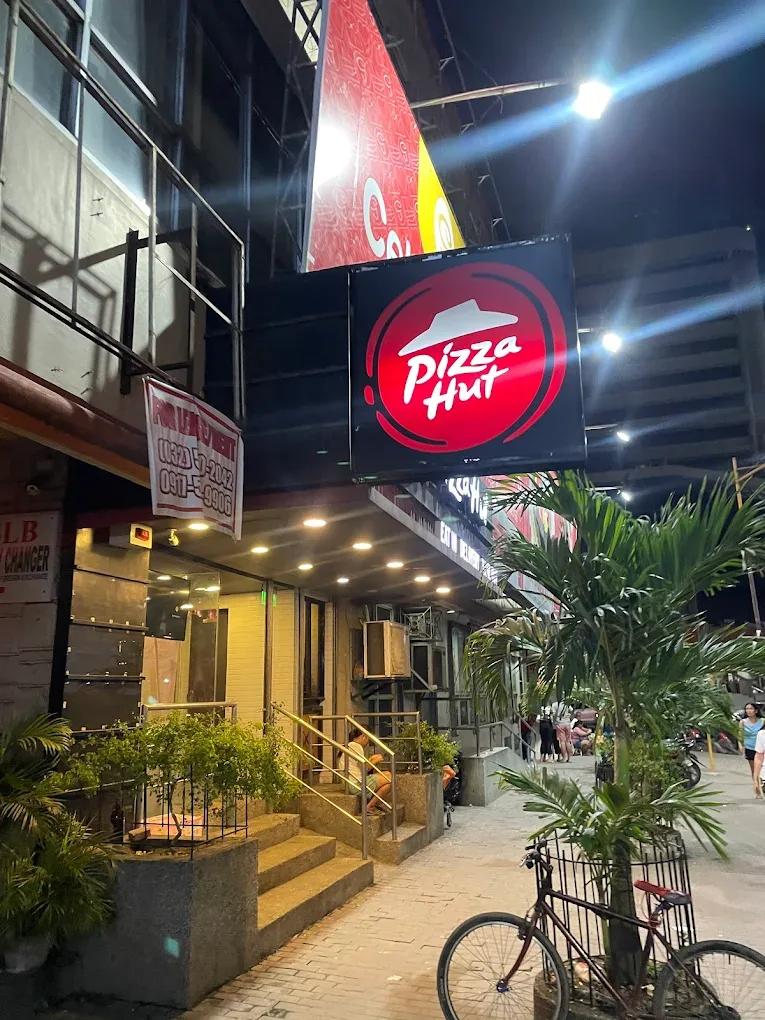 Pizza Hut Fuente Osmeña 3