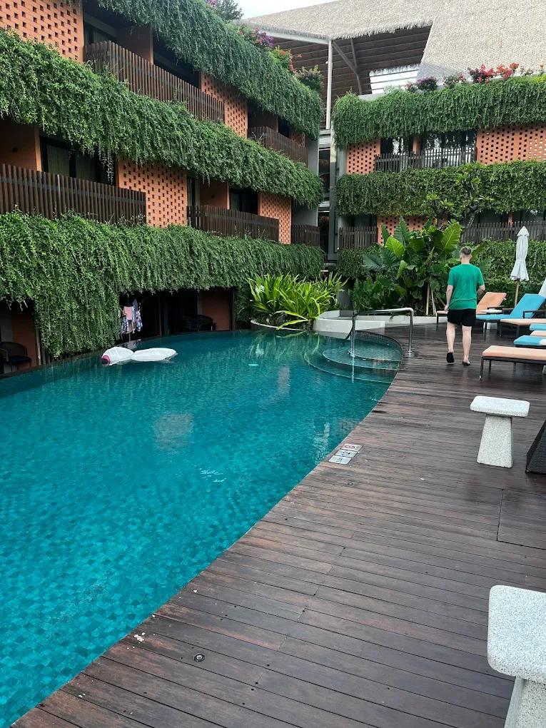 YELLO Hotel Kuta Beachwalk Bali 4