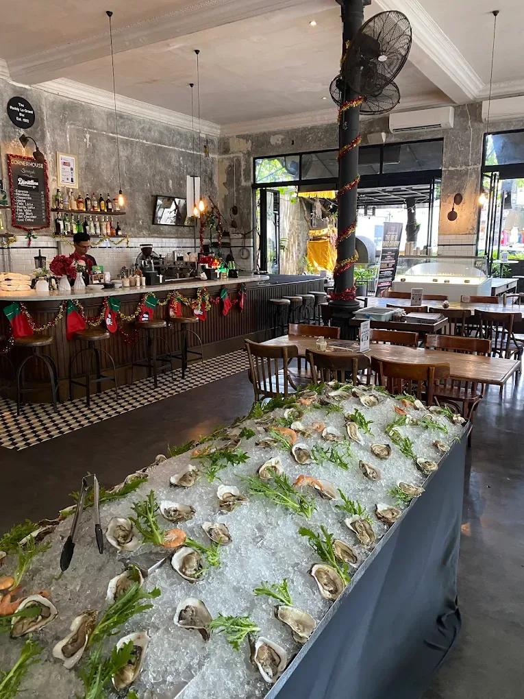 Corner House Bali - Restaurants - Seminyak