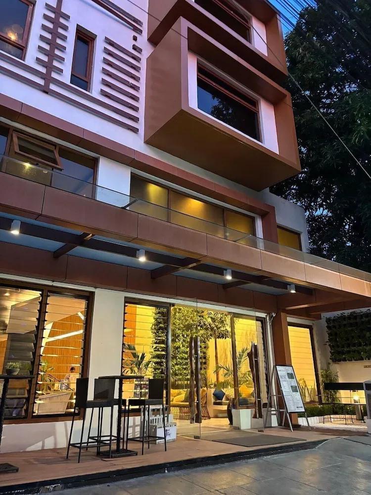 Ferra Hotel and Garden Suites