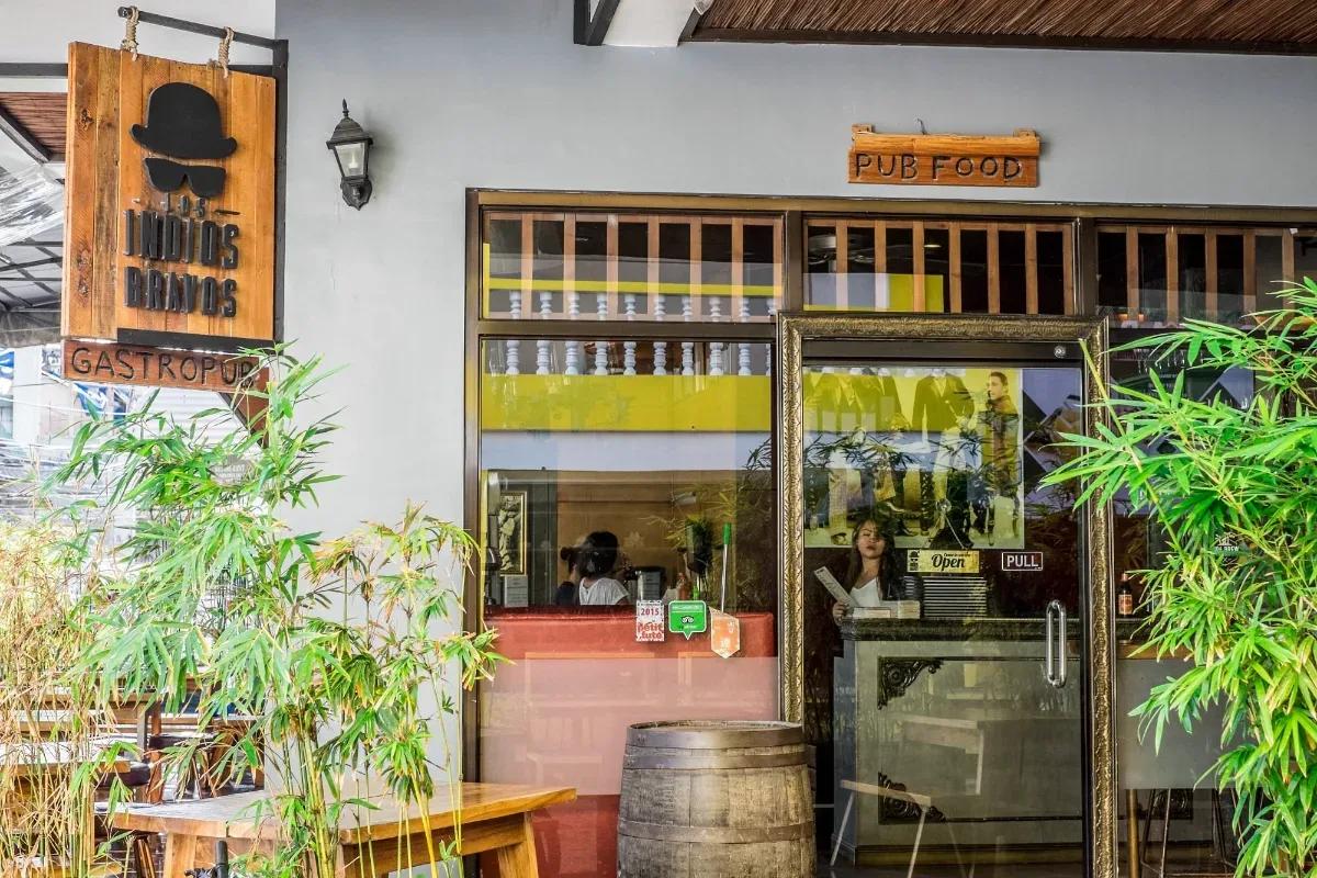 Los Indios Bravos - Restaurants - Station 1
