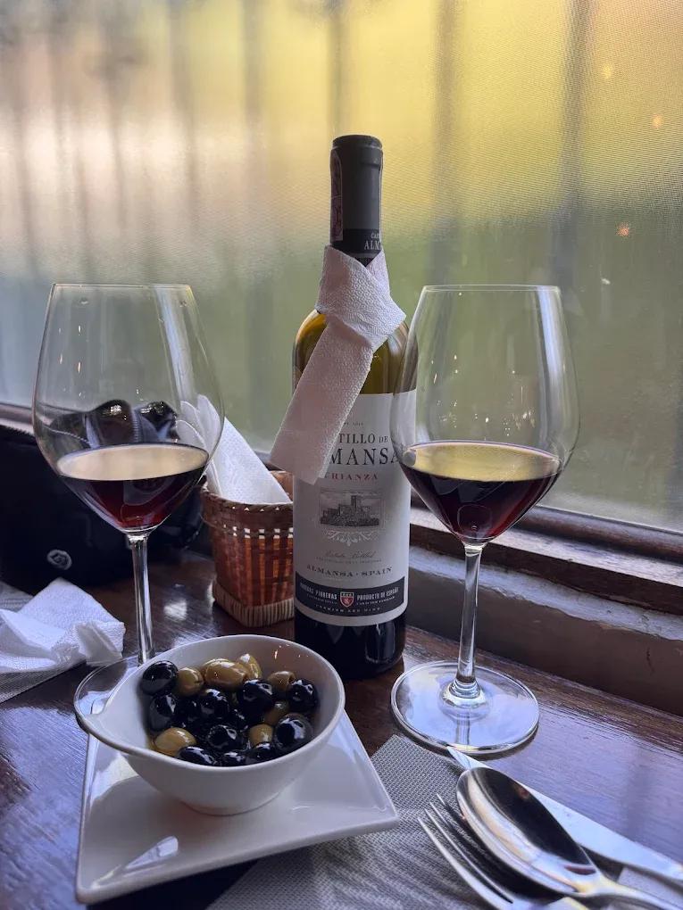 Hermanos Tapas & Wine Bar - Restaurants - Coron
