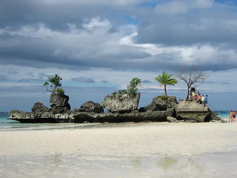Willy's Rock - Tours & Activities - Malay