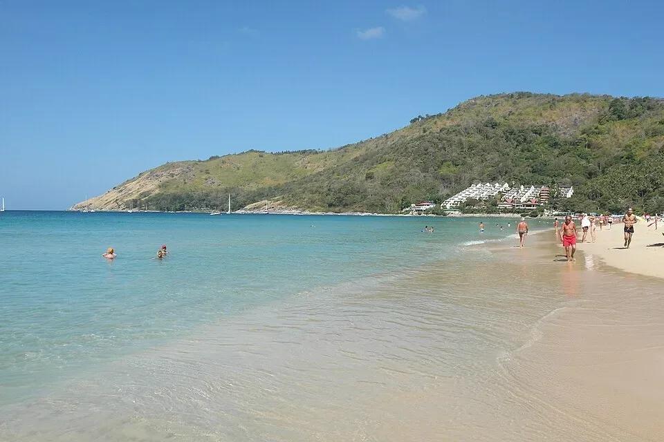 Nai Harn Beach 4