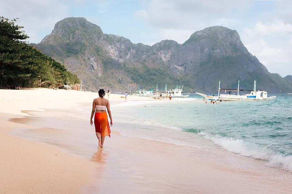Helicopter Island Beach 2