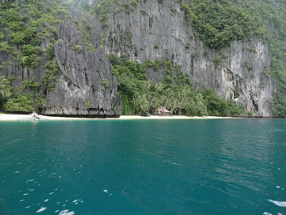 Pinagbuyutan Island Beach 3