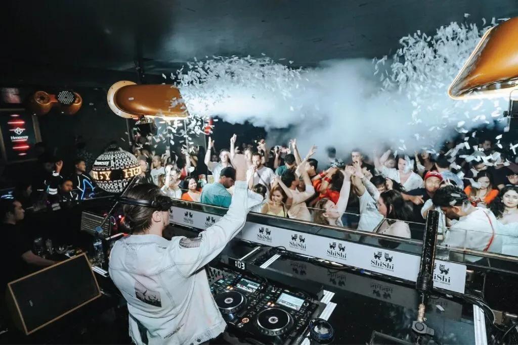 ShiShi Nightclub & Izakaya Lounge - Bars & Clubs - Seminyak