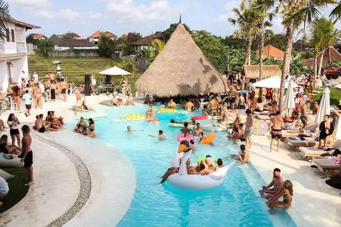 Alternative Beach - Bars & Clubs - Canggu