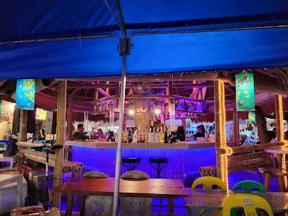 VHub Restobar - Restaurants - Station 3