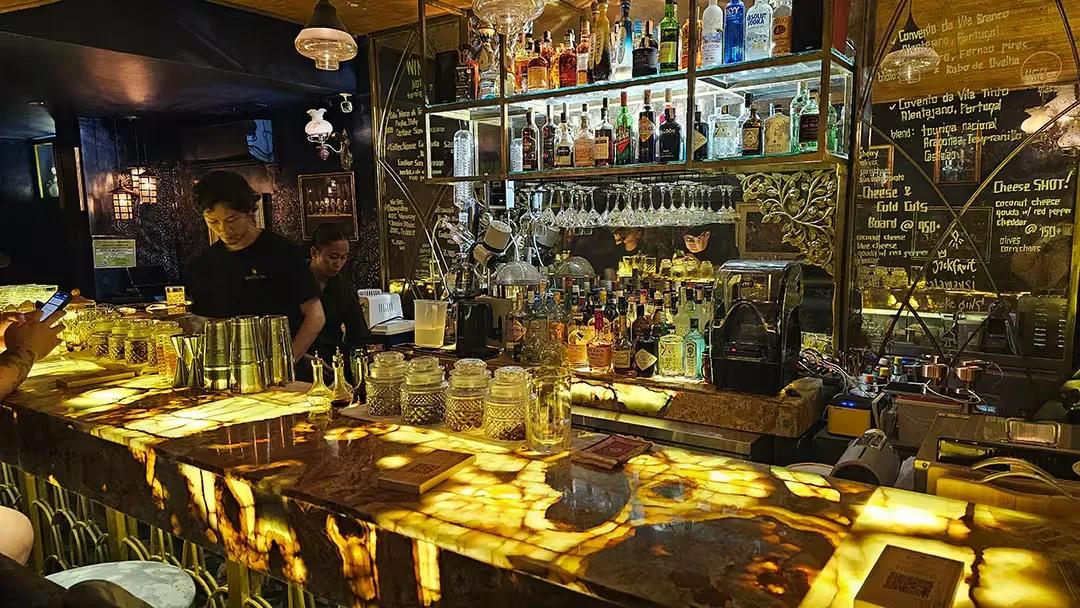 Battuta Boracay - Bars & Clubs - Station 1