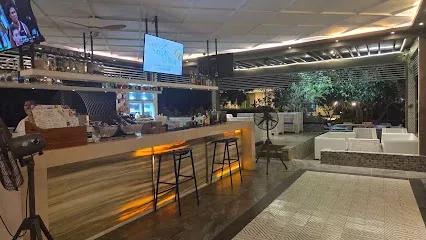 Sandy Point Beach Bar