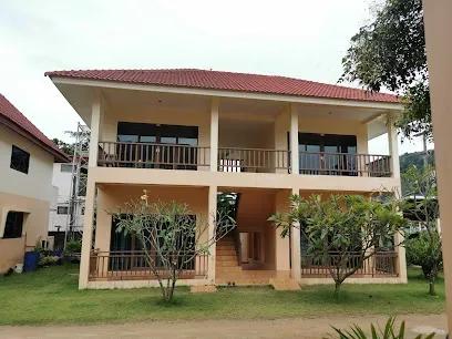 Lanta Bee Garden Bungalow