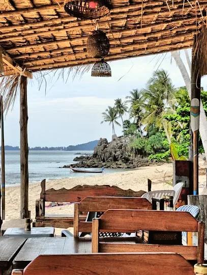 Mayan Tiki Bar - Bars & Clubs - Saladan