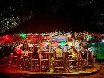 Sanctuary Beach Bar - Bars & Clubs - Saladan