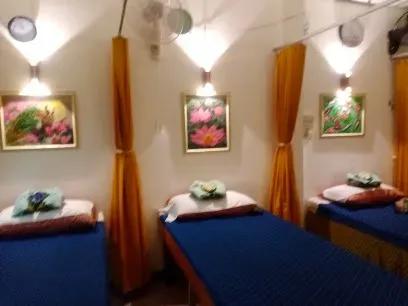 Aom Massage