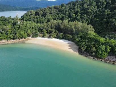 Pantai Pasir Tengkorak (Sandy Skulls Beach)