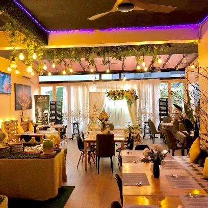 Hangouts Cafe